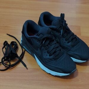 NIKE AIR MAX